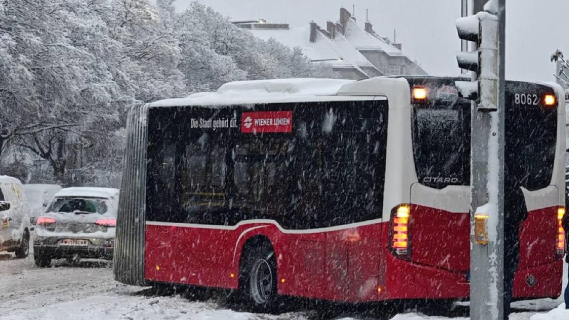Ninsori masive în Viena: oraşul se confruntă cu probleme în trafic. Mai multe curse spre București și retur, anulate/ Foto: Meteoplus 