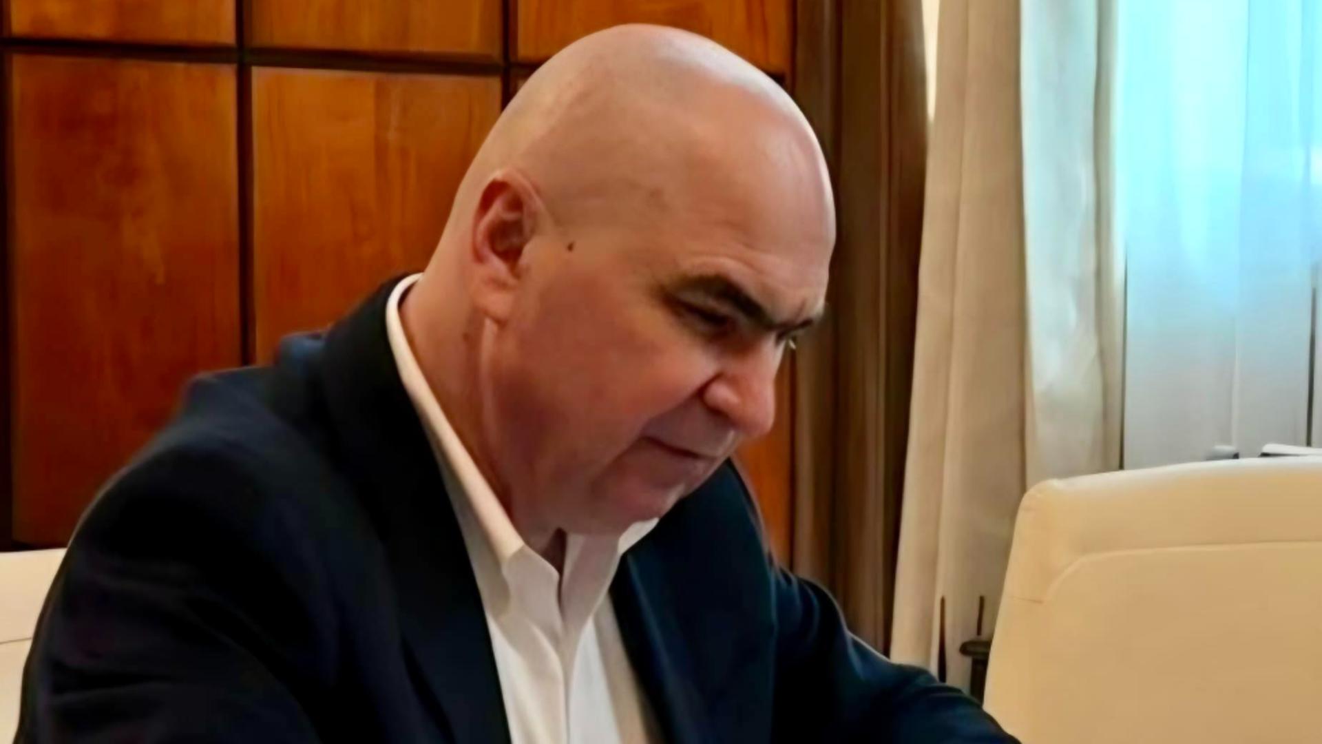 Cristoiu face praf strategia lui Bolojan: „Asumarea răspunderii este un abuz. Ordonanțele de urgență reprezintă abuzul maxim”