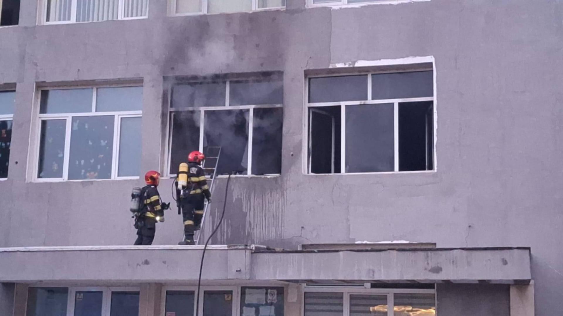 Alertă vineri dimineață la o școală din Turnu Severin după izbucnirea unui incendiu/ Foto: Actual Mehedinți