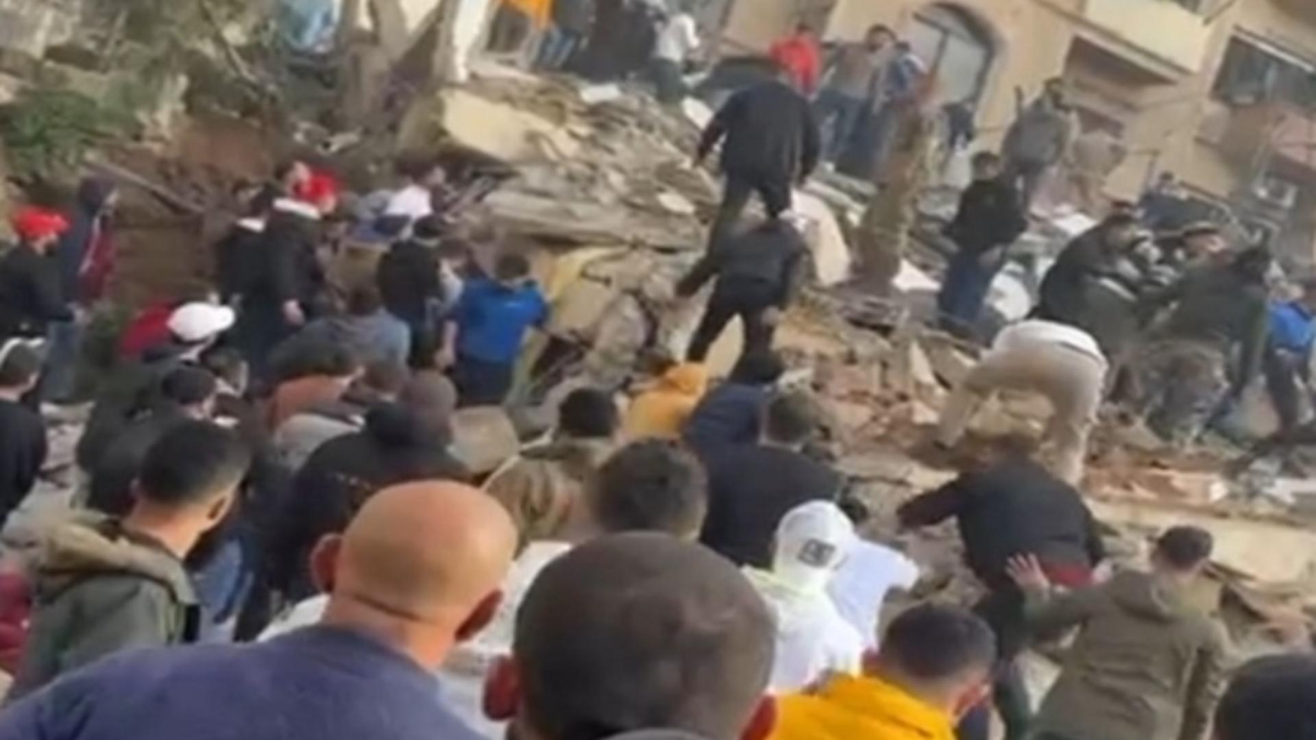 Cel puțin două persoane au murit în urma prăbușirii unei clădiri rezidențiale în Tripoli, Liban. Imagini dramatice / Foto: X 