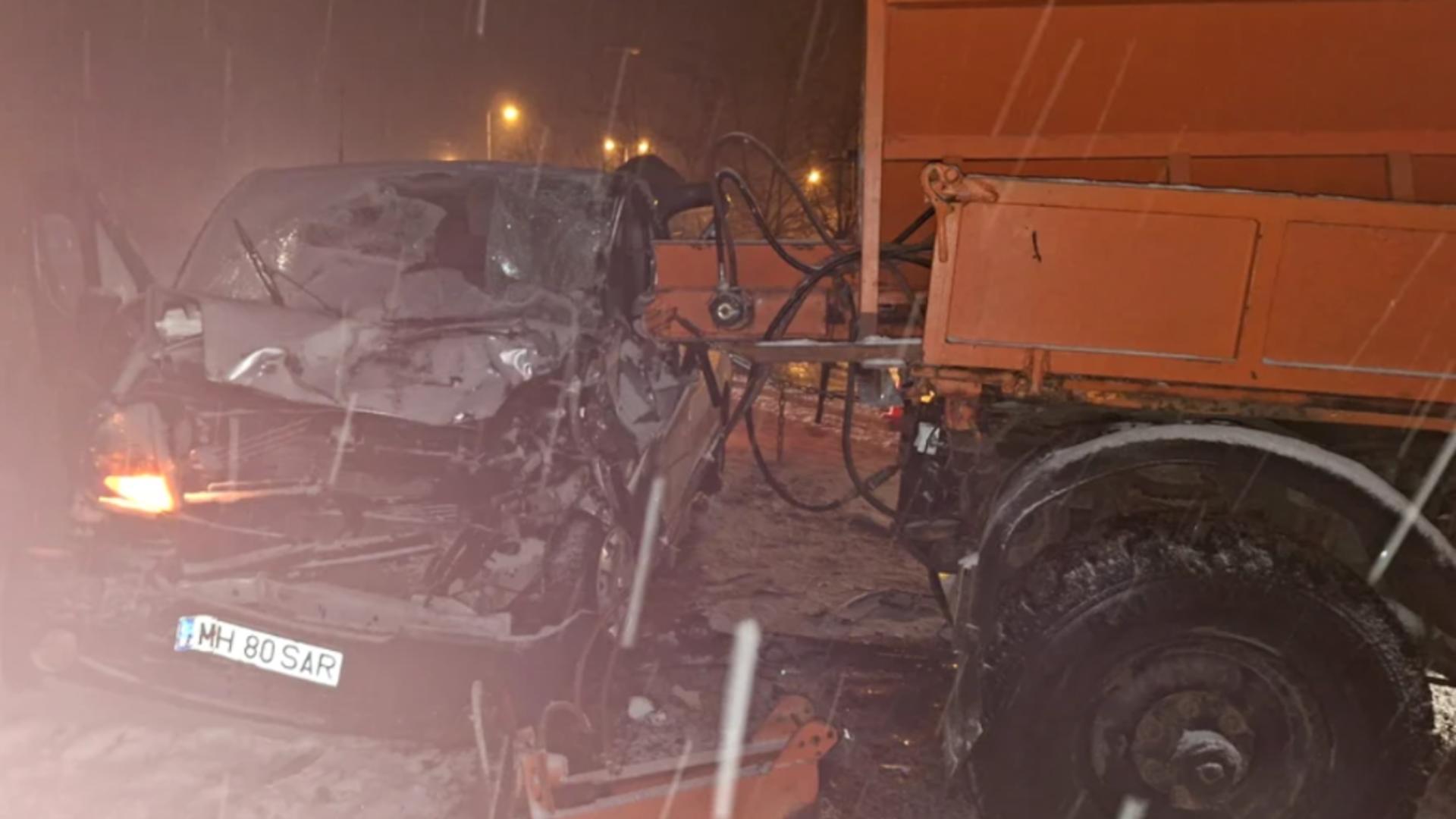 Cinci oameni au fost transportați la spital după un accident produs pe DN 6.