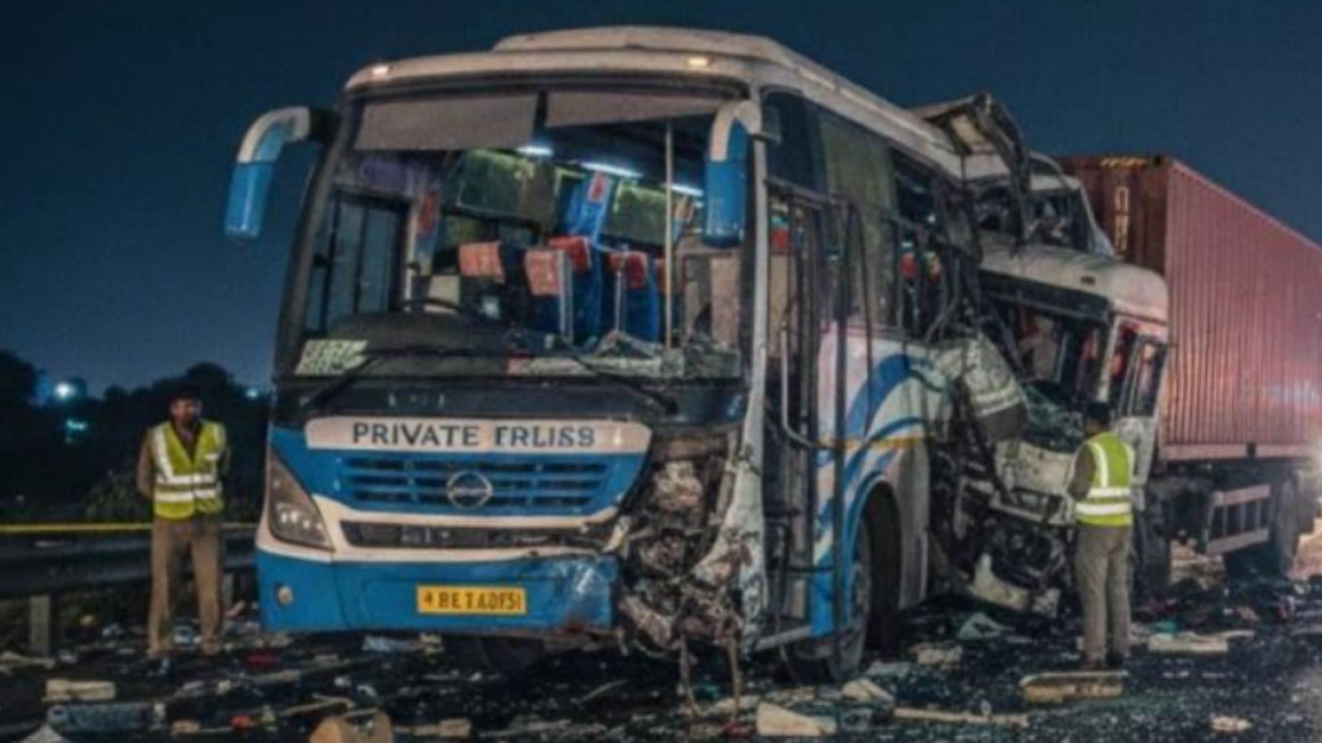 Accident grav în India. Șase pasageri ai unui autobuz au fost spulberați de un TIR.