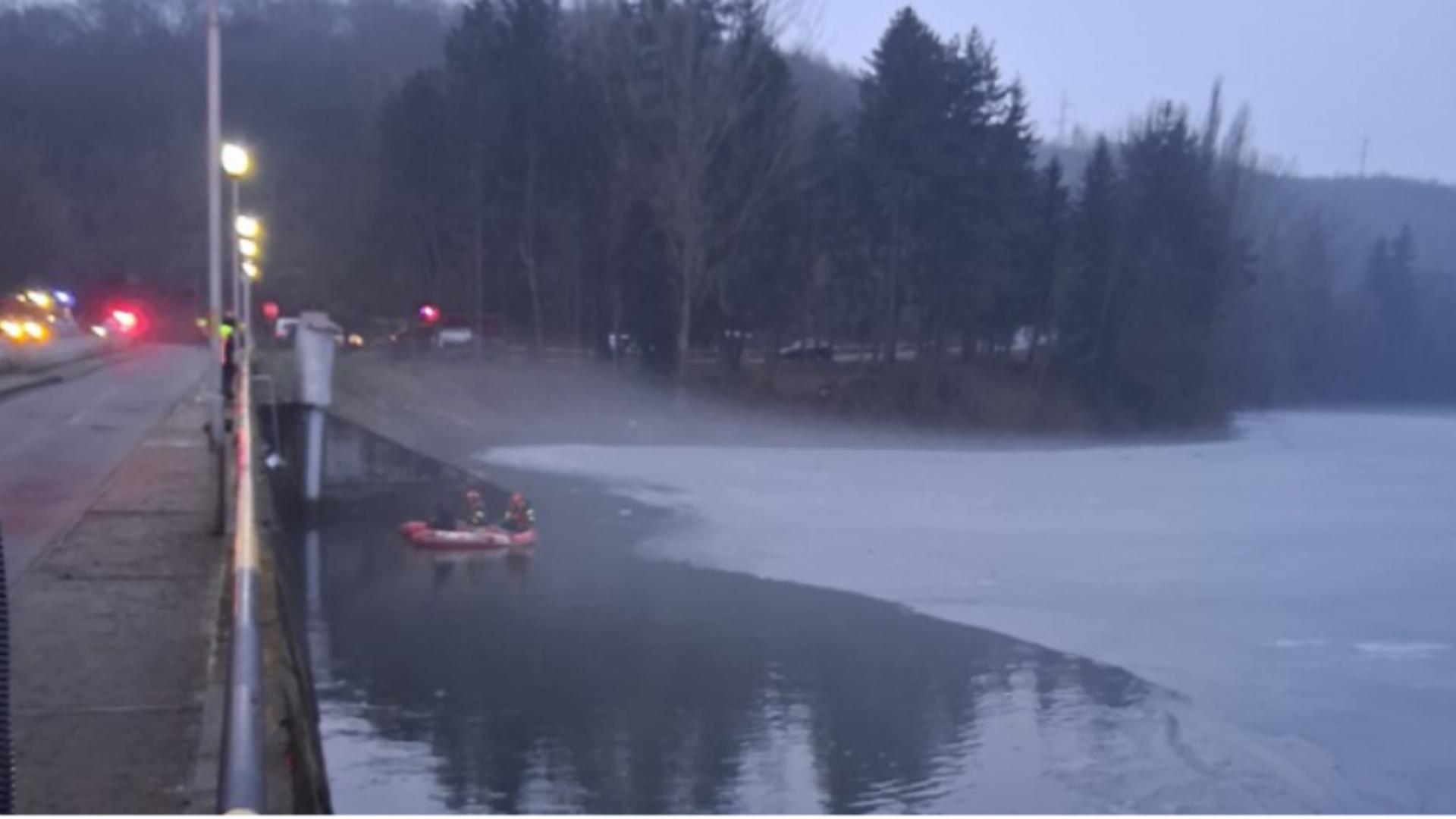 Un bărbat a dispărut în apă la barajul din Gilău