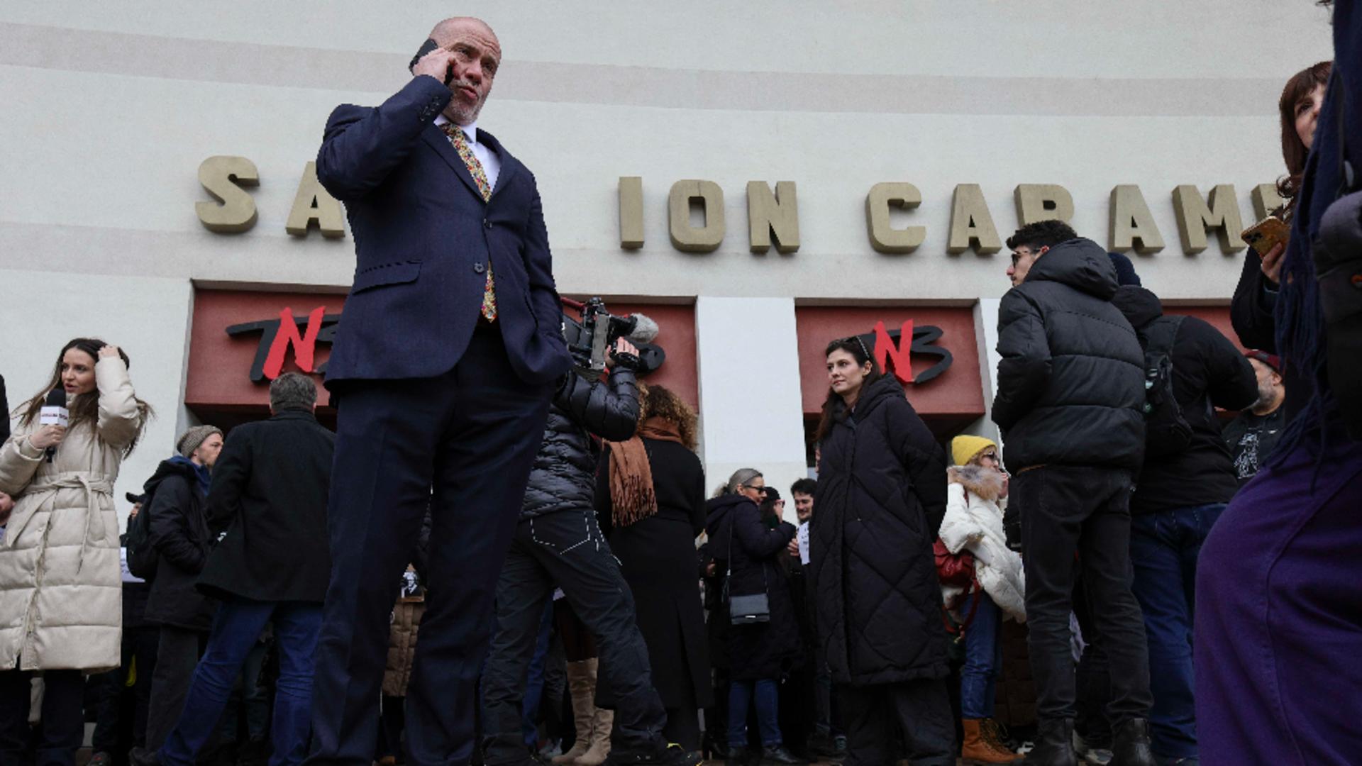 Ministrul Culturii, surprins în timp ce-i numea „proști” pe actorii care îi cereau demisia (foto: Octav Ganea / Inquam Photos)