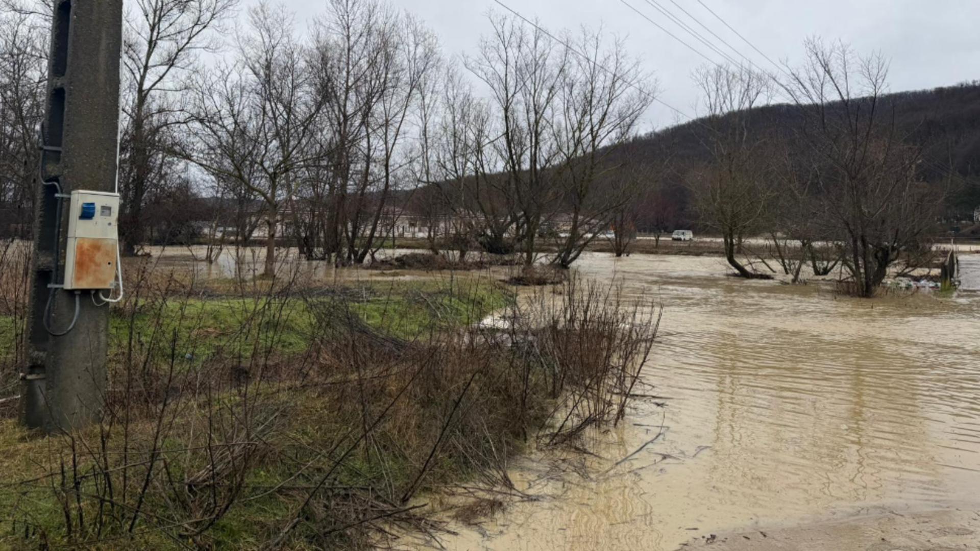 COD ROȘU de INUDAȚII în Prahova și Buzău: zeci de case sunt inundate FOTO&VIDEO