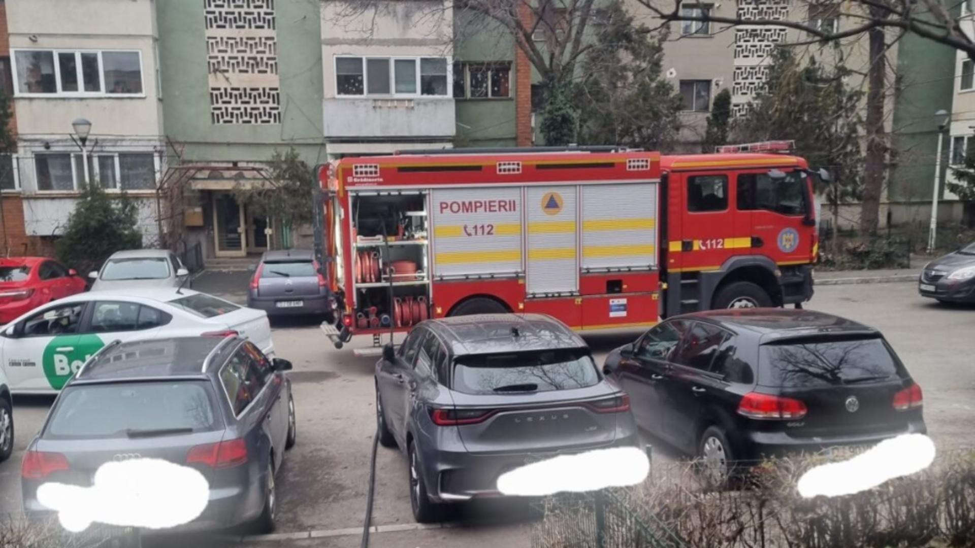 Panică într-un bloc din Craiova după izbucnirea unui incendiu: locatarii s-au autoevacuat/ Captură Gazeta de Sud