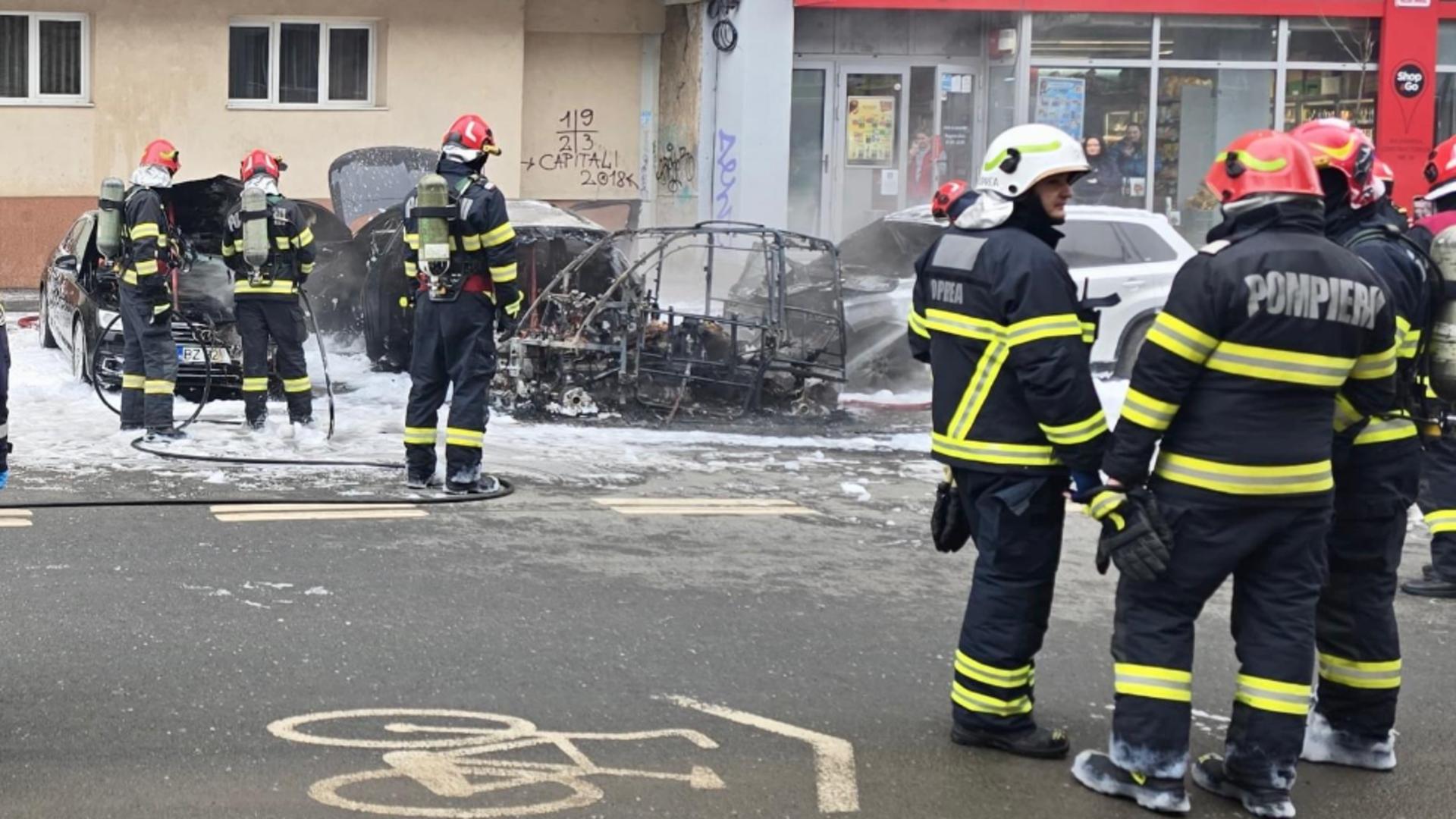 Mașină arsă în Crângași