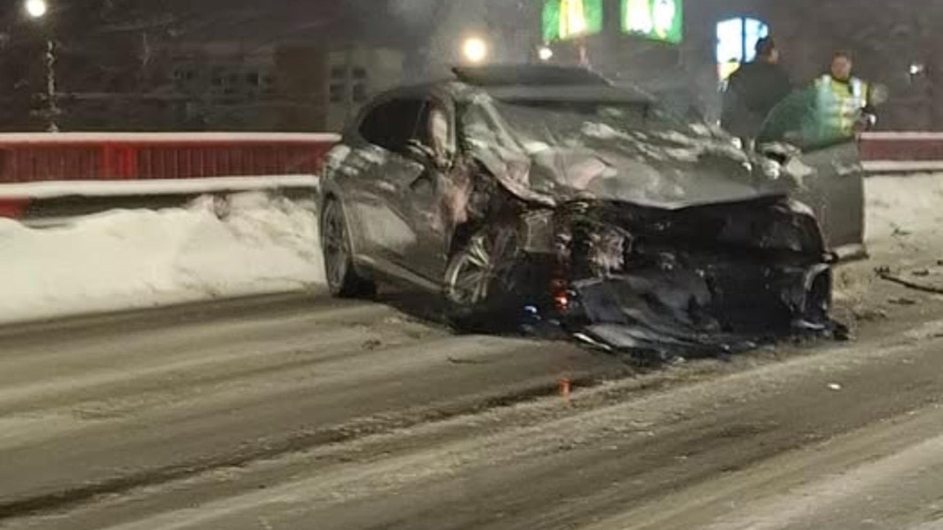 Incidentul a fost provocat de un tânăr de 31 de ani, care a pierdut controlul mașinii. Foto/ISU