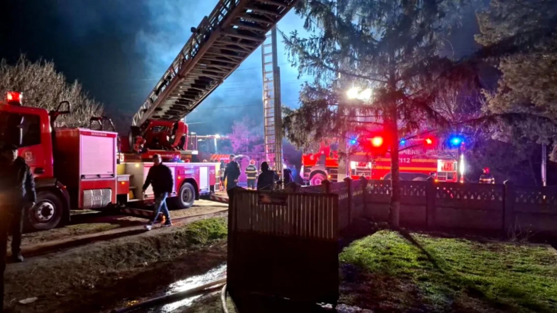 Biserică din Teleorman, mistuită de flăcări