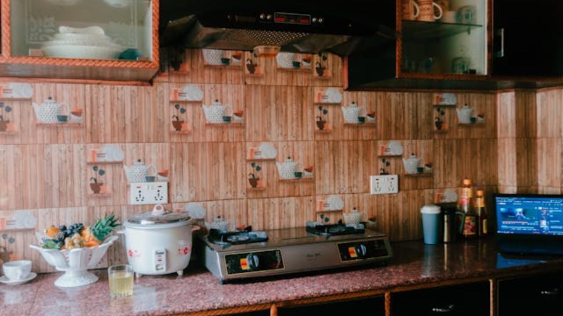 Alegerea echipamentelor potrivite în bucătăria modernă: între tradiție, eficiență și stil