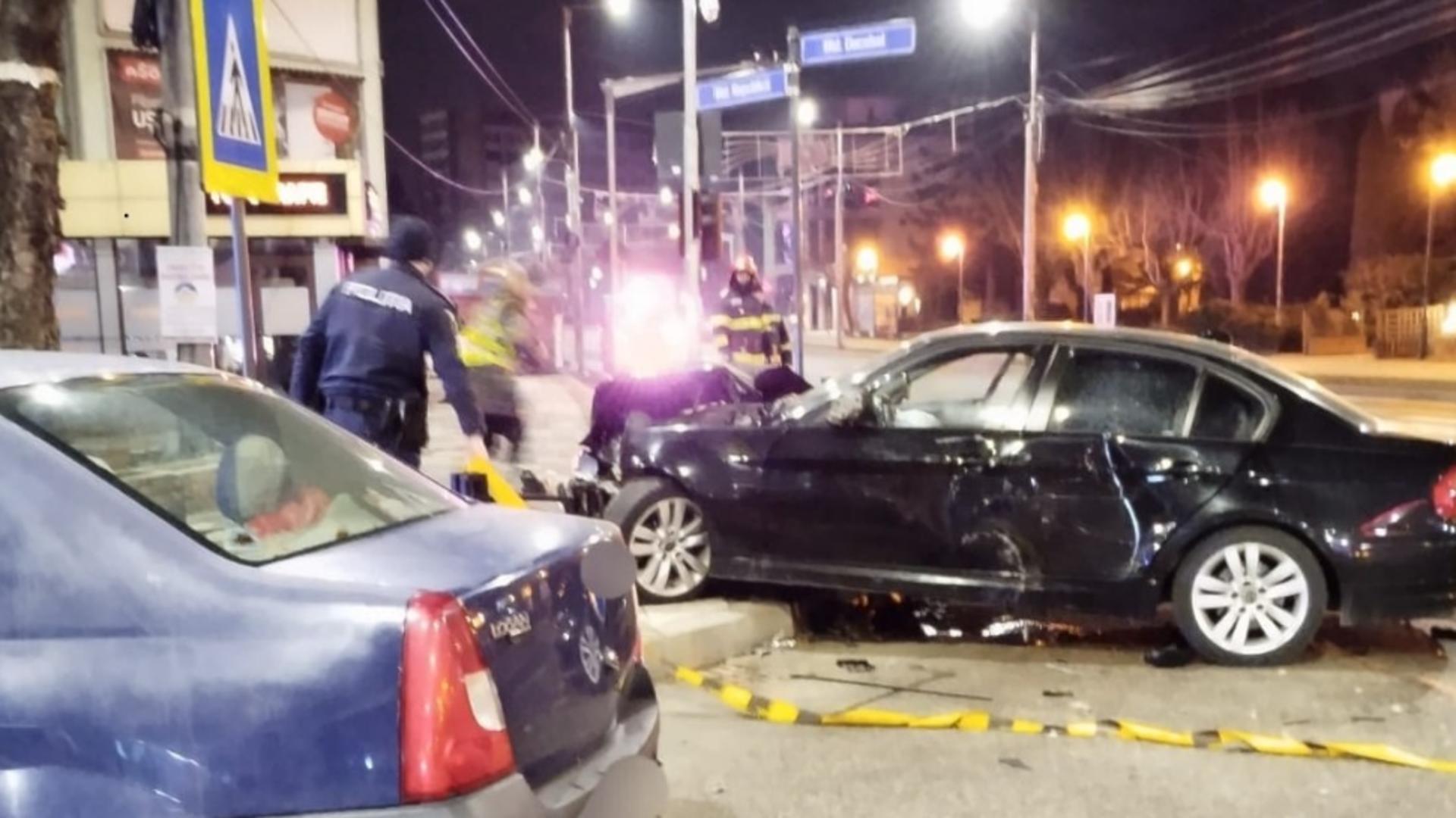 Accident grav în Piatra-Neamț, cu opt persoane implicate. Două dintre victime au ajuns la spital/ Foto: ISU Neamț 