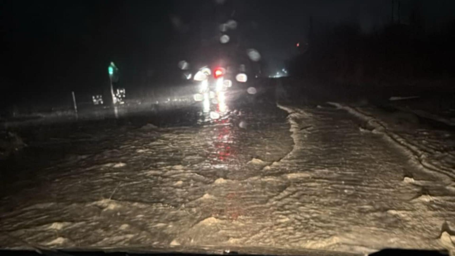 COD ROȘU de INUDAȚII în Prahova și Buzău: zeci de case sunt inundate FOTO&VIDEO