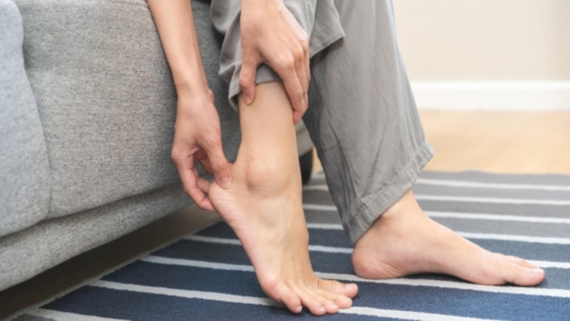 Durerea de călcâi, semnalul pe care nu ar trebui să îl ignori