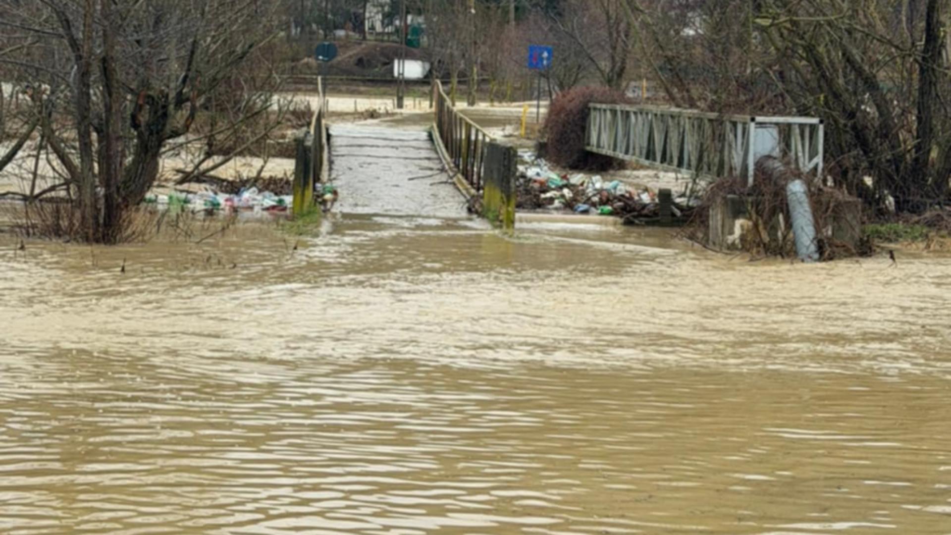 COD ROȘU de INUDAȚII în Prahova și Buzău: zeci de case sunt inundate FOTO&VIDEO