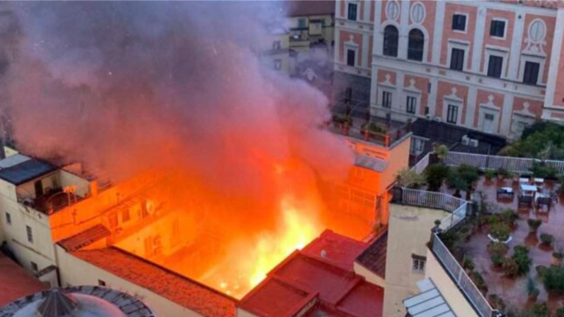 Incendiu în Napoli
