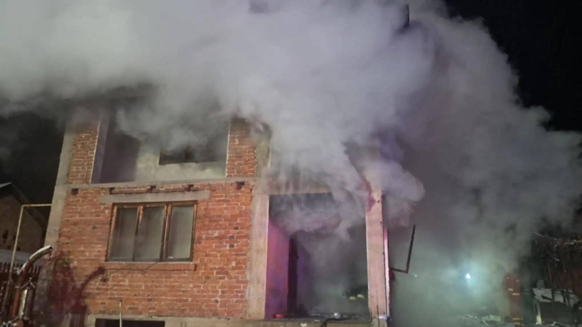 Incendiu violent într-o locuință din județul Argeș: un bărbat de 50 de ani și-a pierdut viața  / Foto: ISU Argeș