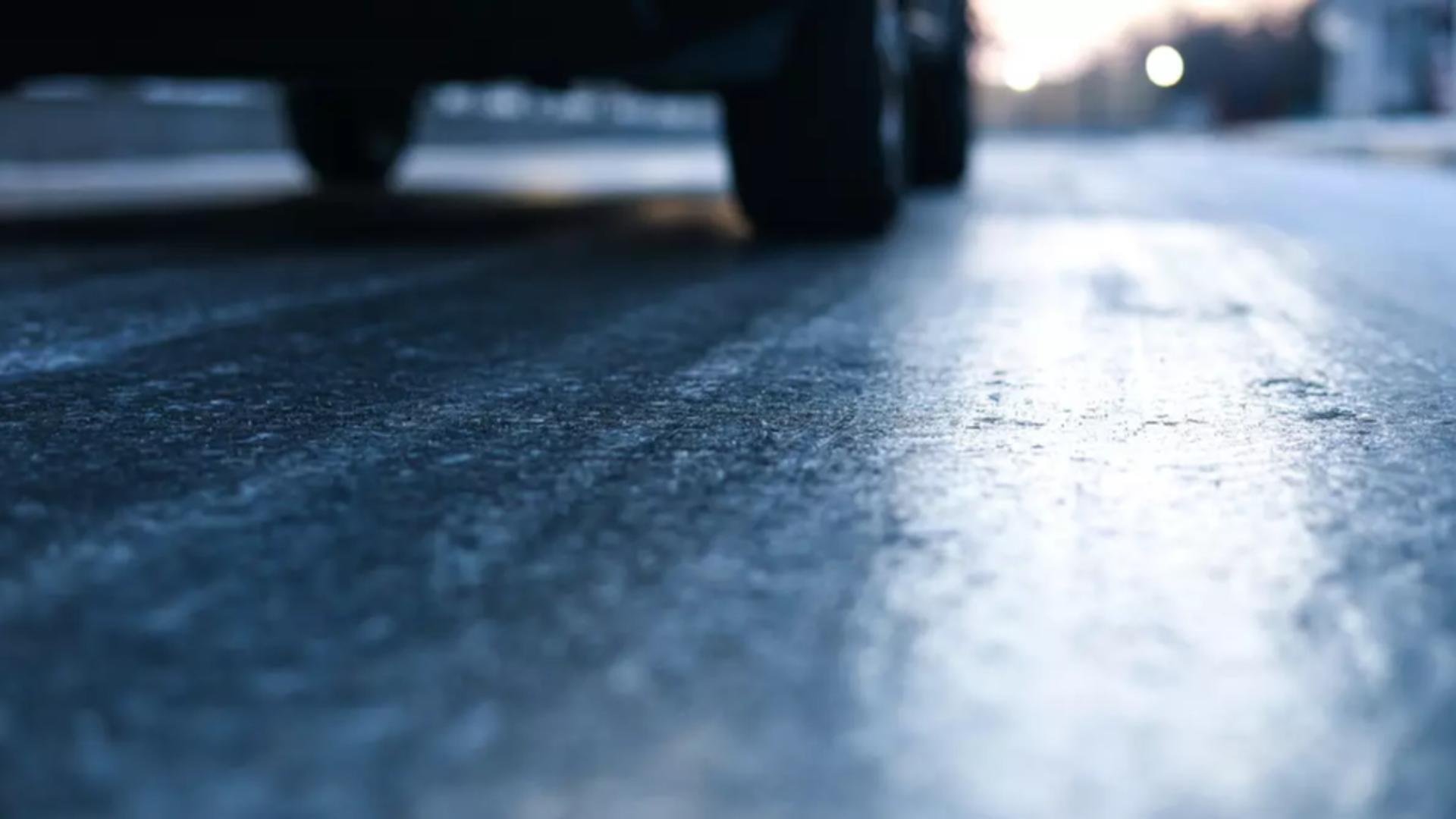 Circulația pe un tronson din DN 28 Iaşi – Albiţa este oprită din cauza poleiului