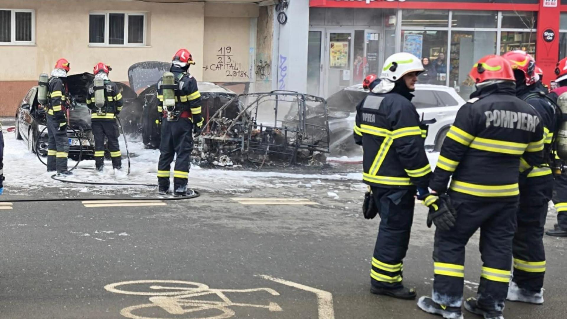 O femeie a murit într-un cvadriciclu ce s-a făcut scurm, în București. Foto/ISU