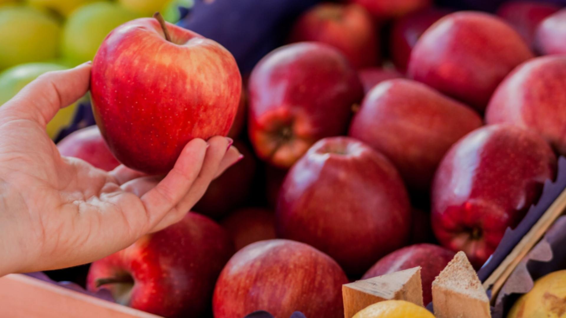 Pesticide cu risc cancerigen, descoperite în 85% dintre merele analizate