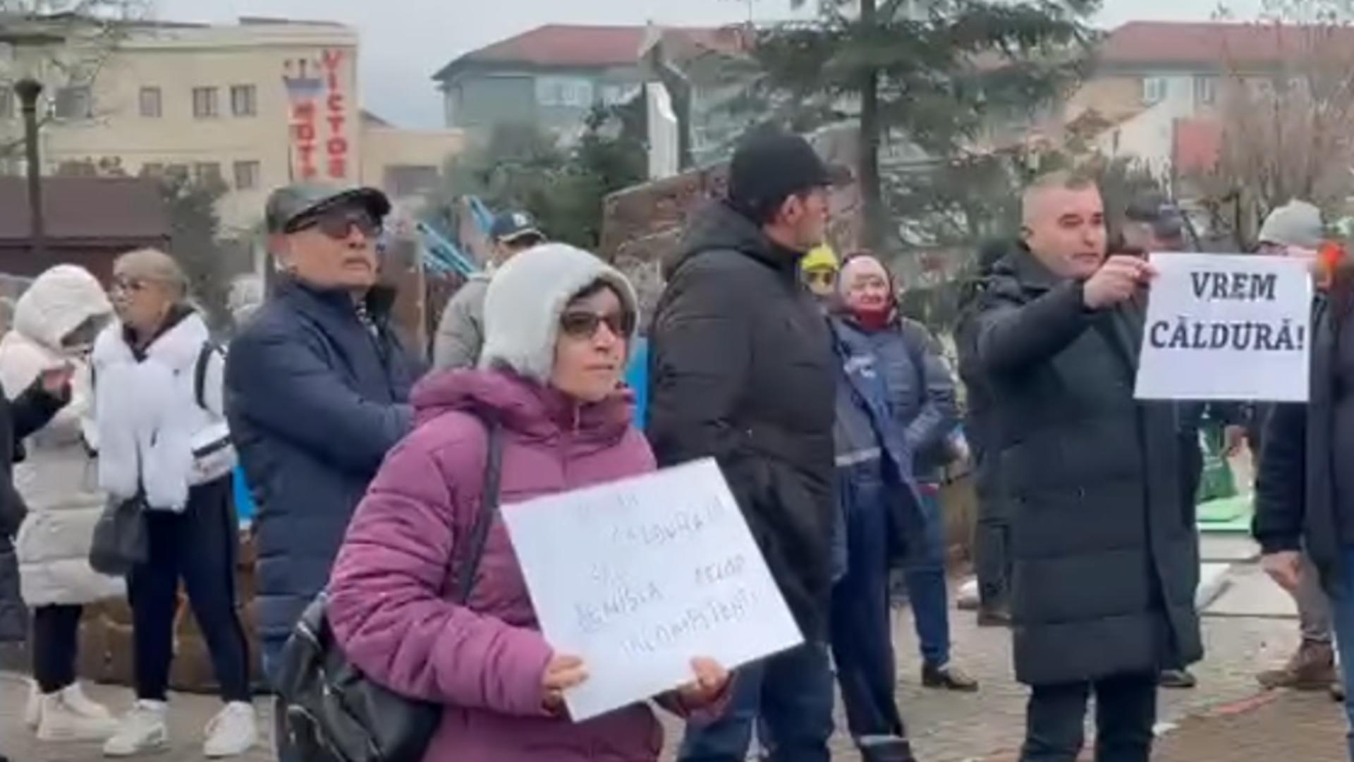Protest în fața Primăriei Motru