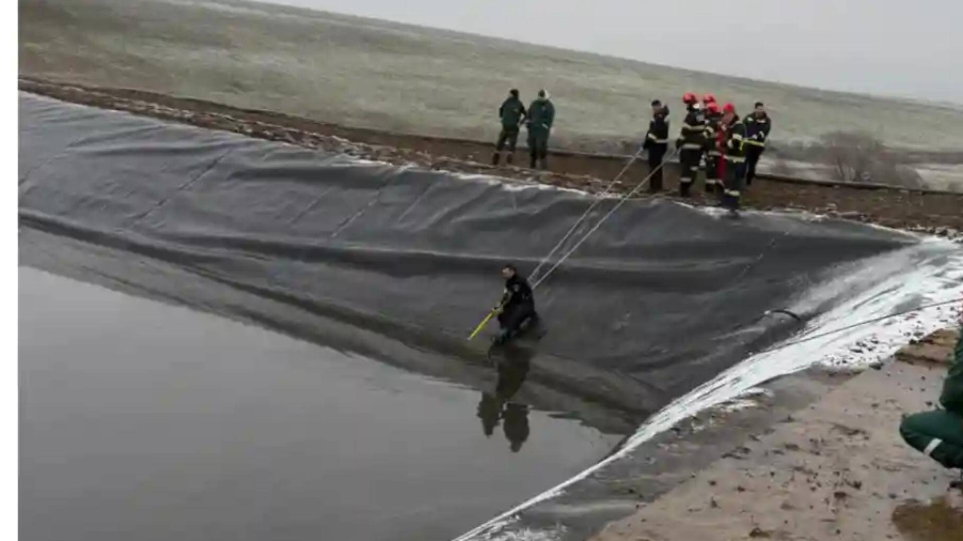 Un bărbat a murit după ce a căzut într-un lac artificial din județul Alba. 