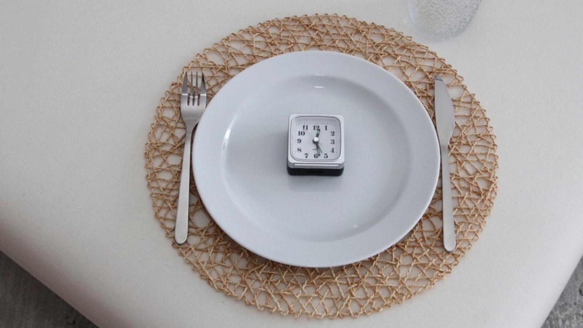 Ce spune un renumit doctor despre beneficiile postului intermitent: "Nu există medicamente care să aibă beneficii mai mari pentru creier ca postul intermitent"