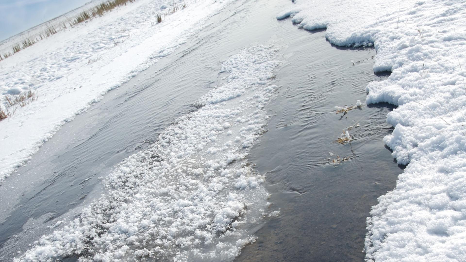 Risc de inundații până vineri noapte, pe fondul topirii zăpezii: a fost emis un Cod portocaliu pe râurile din sudul țării/ Profimedia