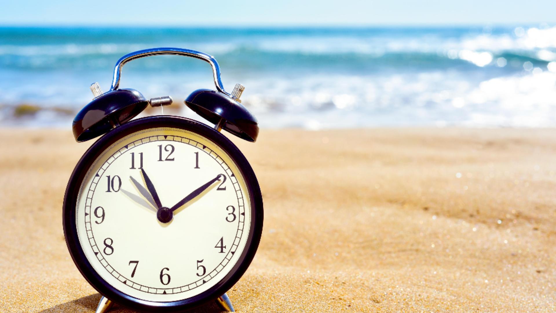 România se pregătește să treacă la ora de vară: când se dau ceasurile înainte/ Profimedia