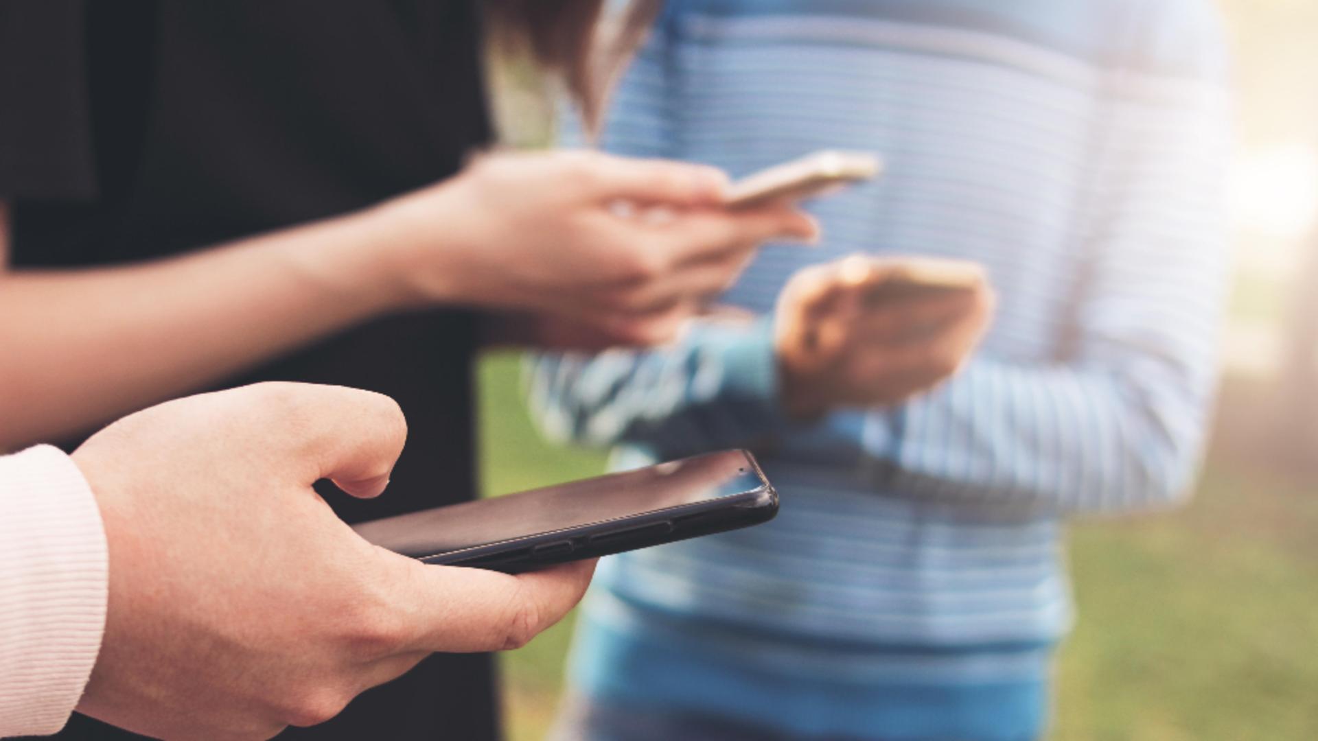 Măsuri stricte în mediul online: Spania blochează rețelele sociale pentru minorii sub 16 ani. Ce alte țări au recurs la aceeași măsură