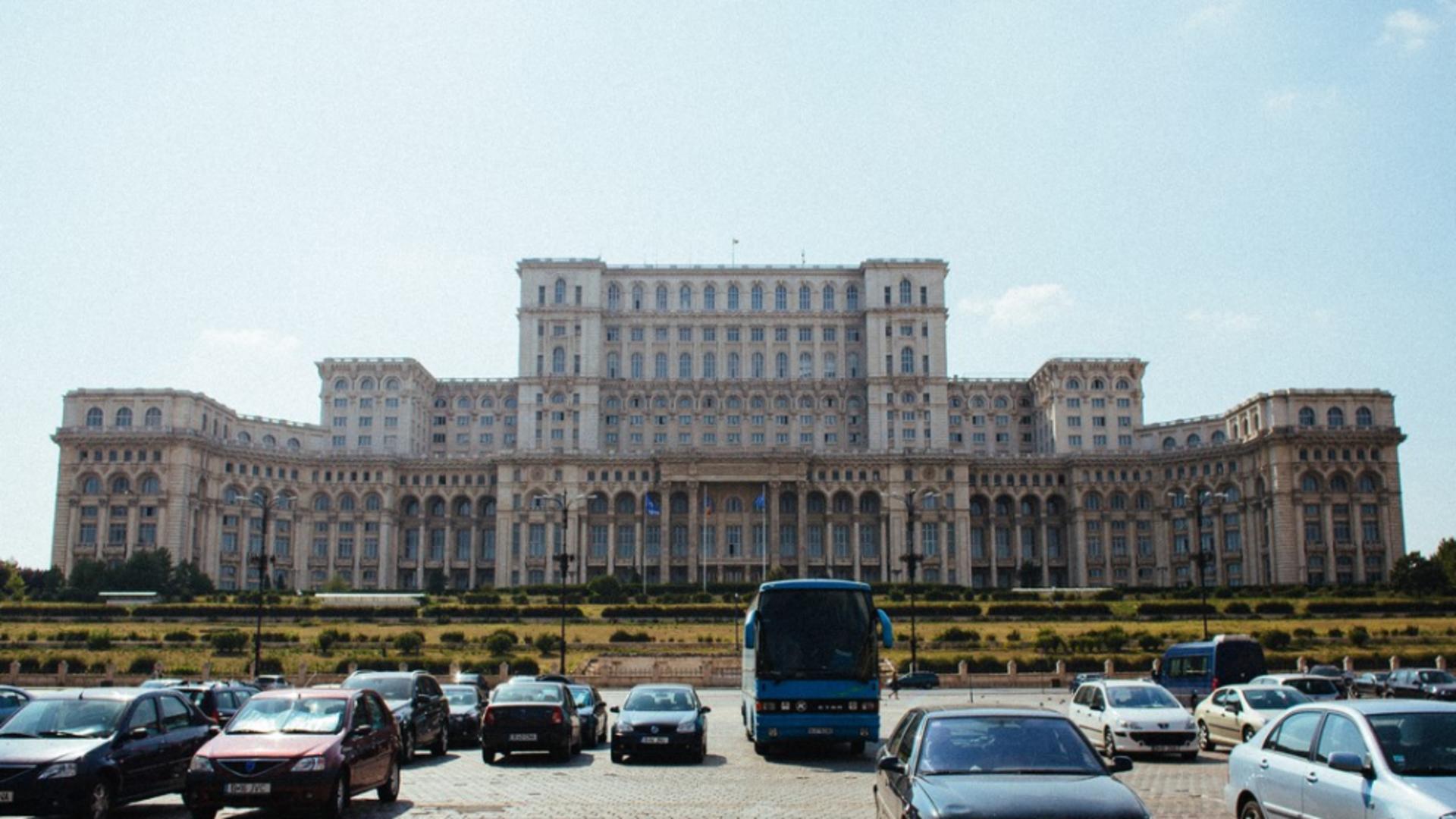 Parlamentul României va fi iluminat în culorile Ucrainei, la patru ani de la invazia rusă