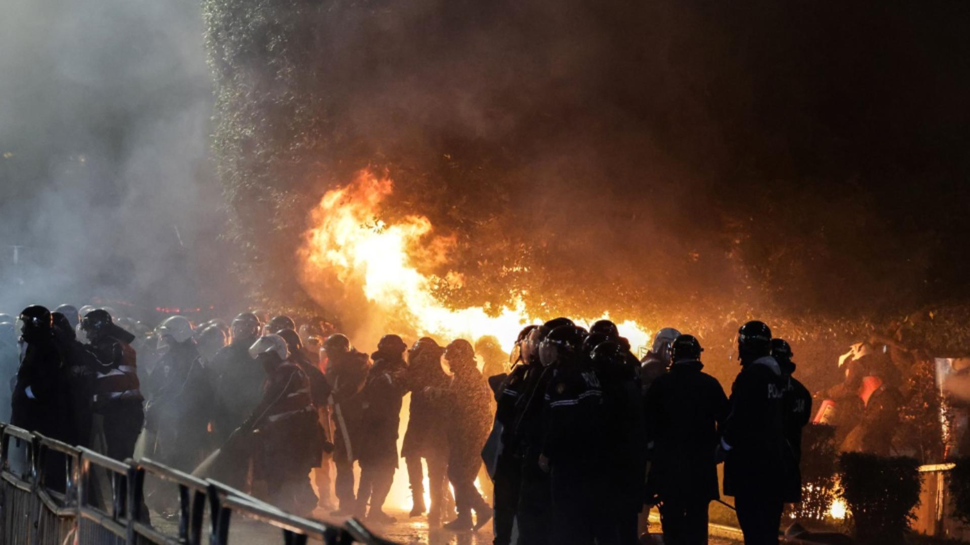 Tensiuni în Albania: ciocniri între protestatari și poliție la Tirana (foto: profimedia)