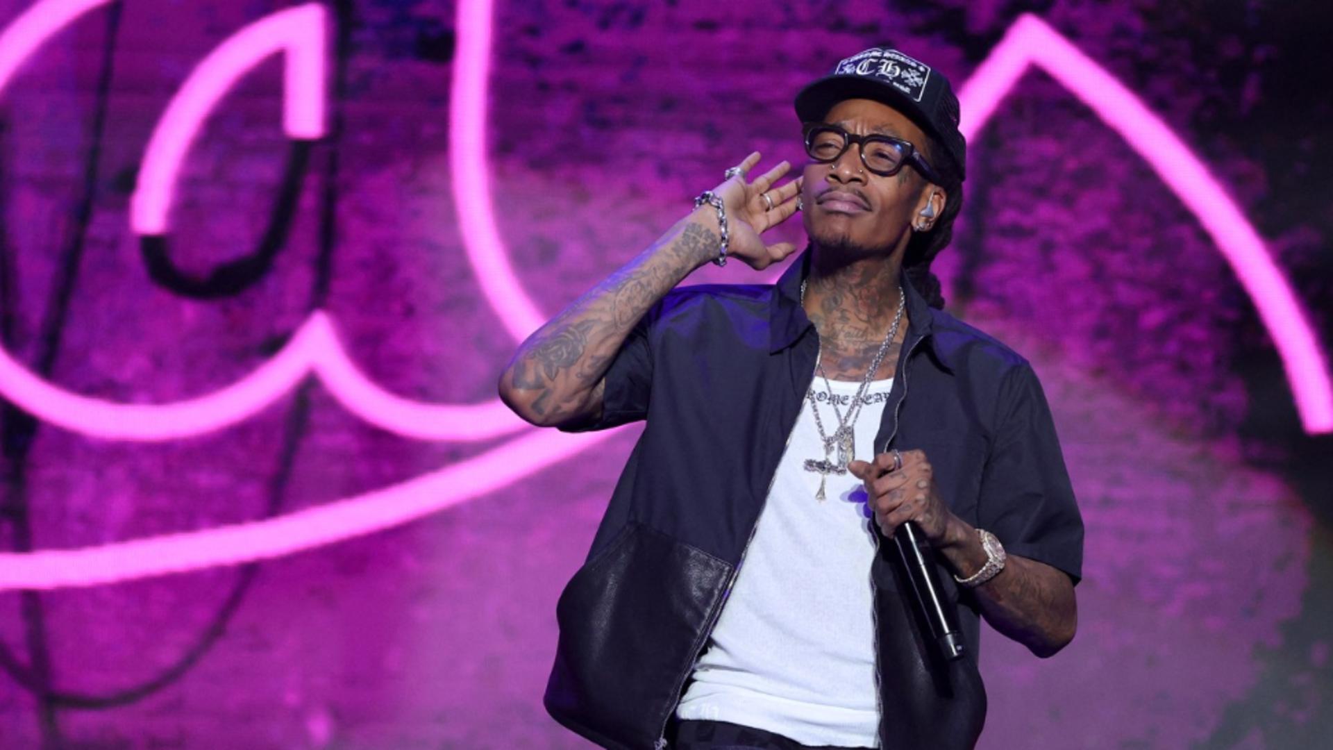Wiz Khalifa, condamnat definitiv la închisoare cu executare în România, după ce a fumat cannabis pe scena festivalului „Beach, Please!” (foto: profimedia)