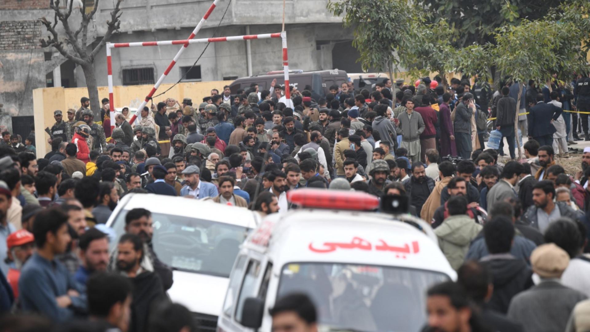 În jurul locului tragediei domnește haosul (Profimedia)