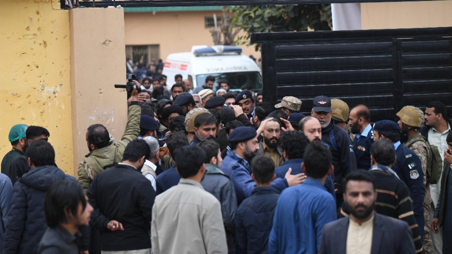 În jurul locului tragediei domnește haosul (Profimedia)