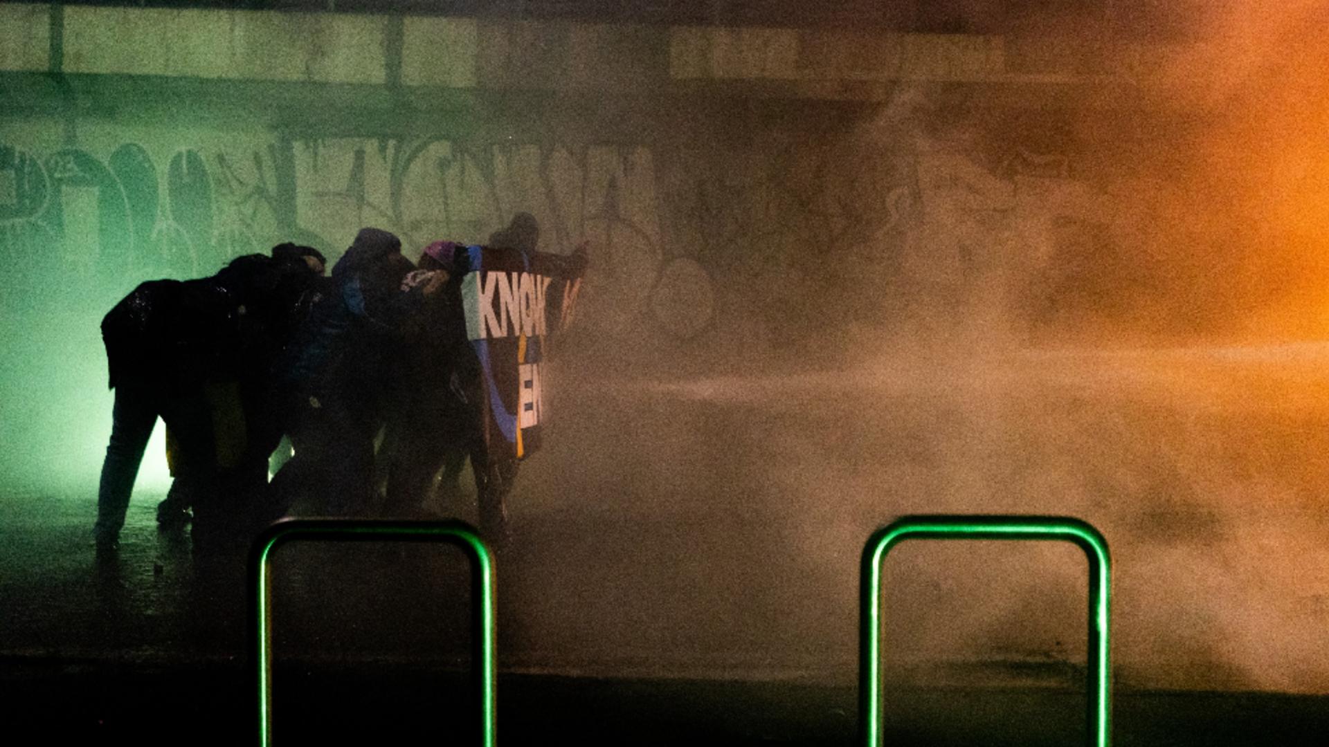 Proteste la Milano față de JO de iarnă: ciocniri violente între manifestanți și poliție