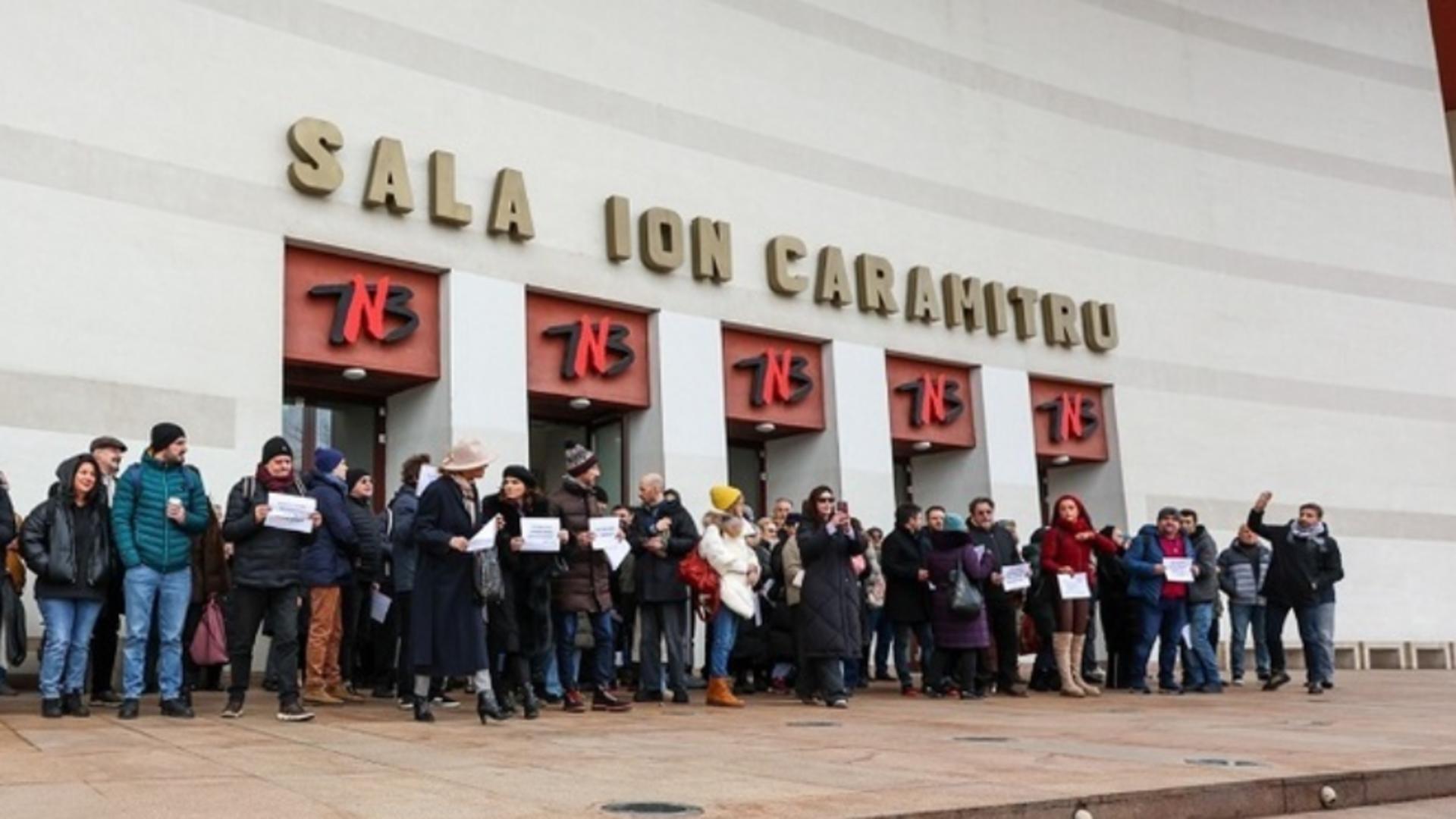 Actorii din TNB îi cer demisia ministrului Culturii. 