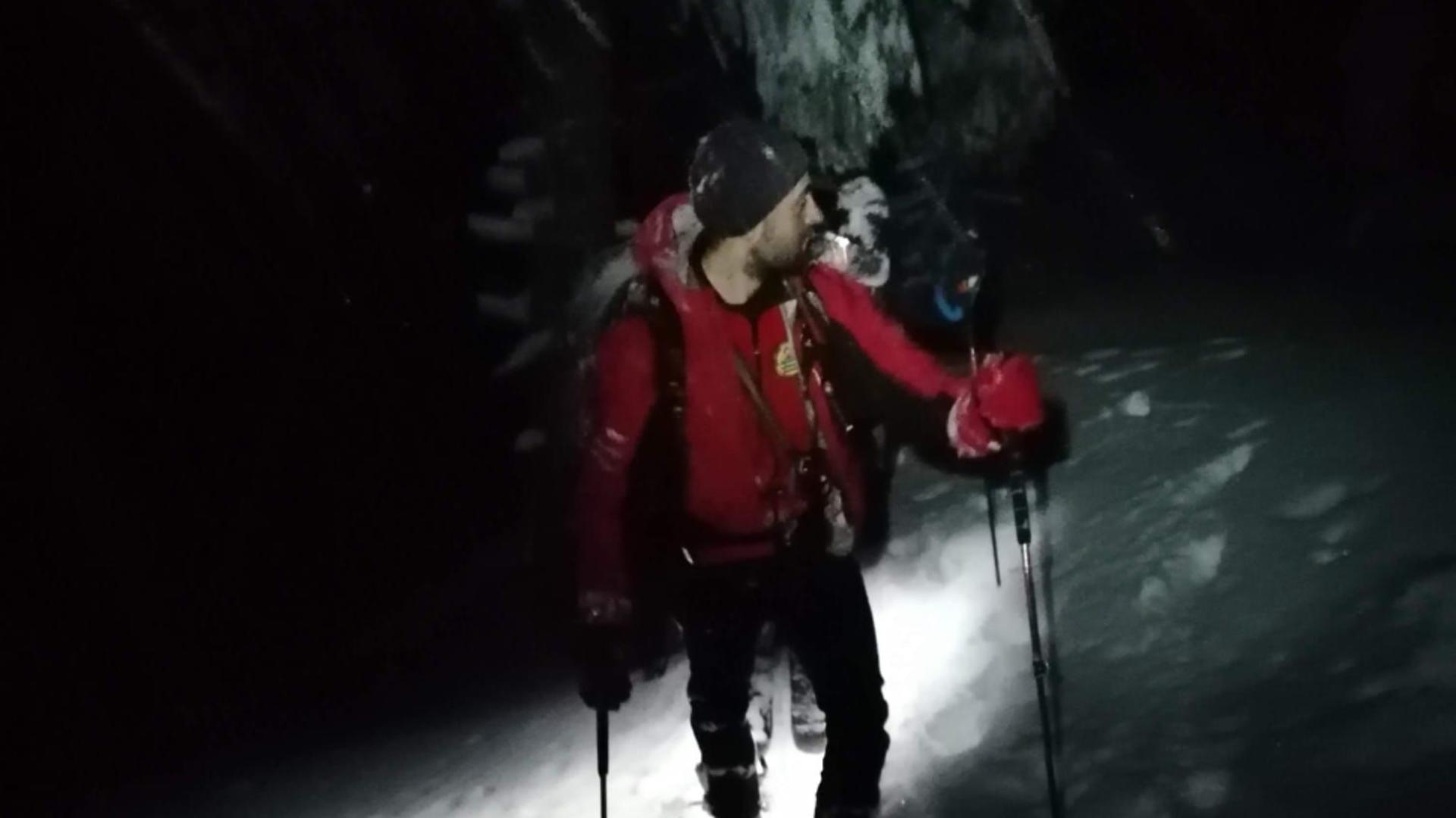 O persoană a fost găsită decedată pe munte.