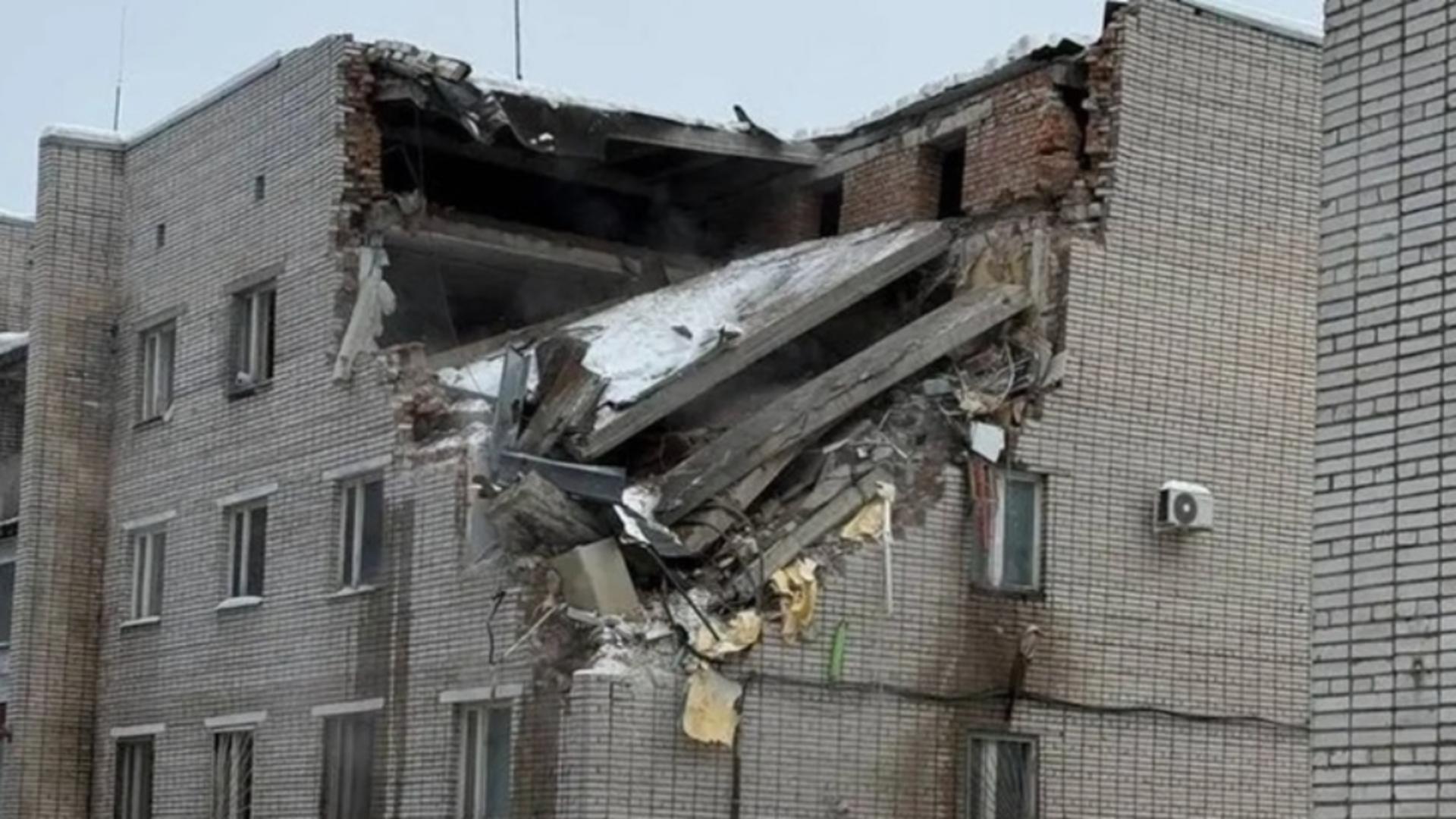 Clăire prăbușită în Rusia. Doi oameni ar fi murit.