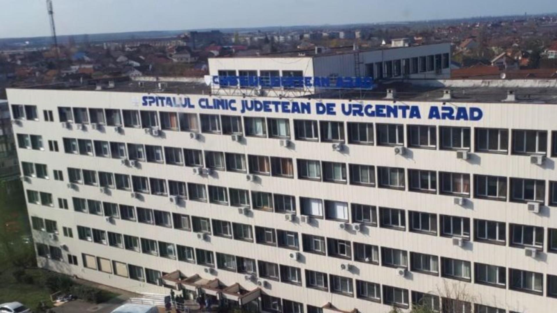 Anchetă la Spitalul Județean Arad după ce un pacient internat a fost nevoit să își cumpere singur pernă. Două angajate, sancționate