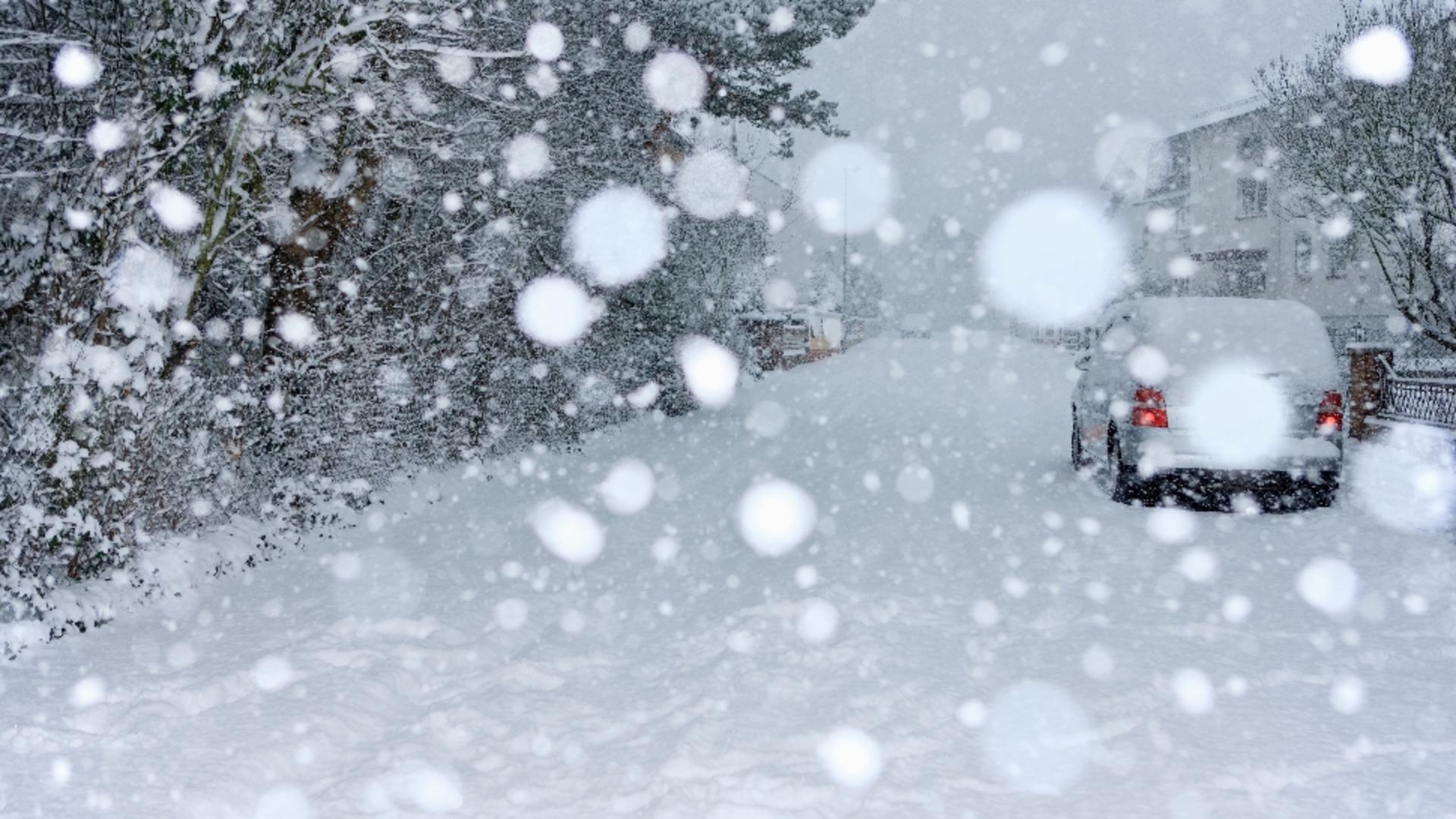 Trafic în condiții de iarnă pe mai multe autostrăzi și drumuri din țară: recomandările poliției pentru șoferi/ Profimedia