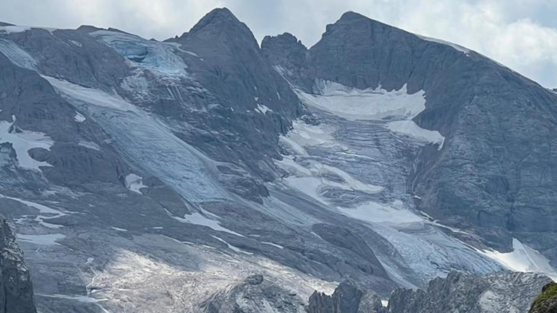 Doi turiști au murit într-o avalanșă în Munții Alpi. 