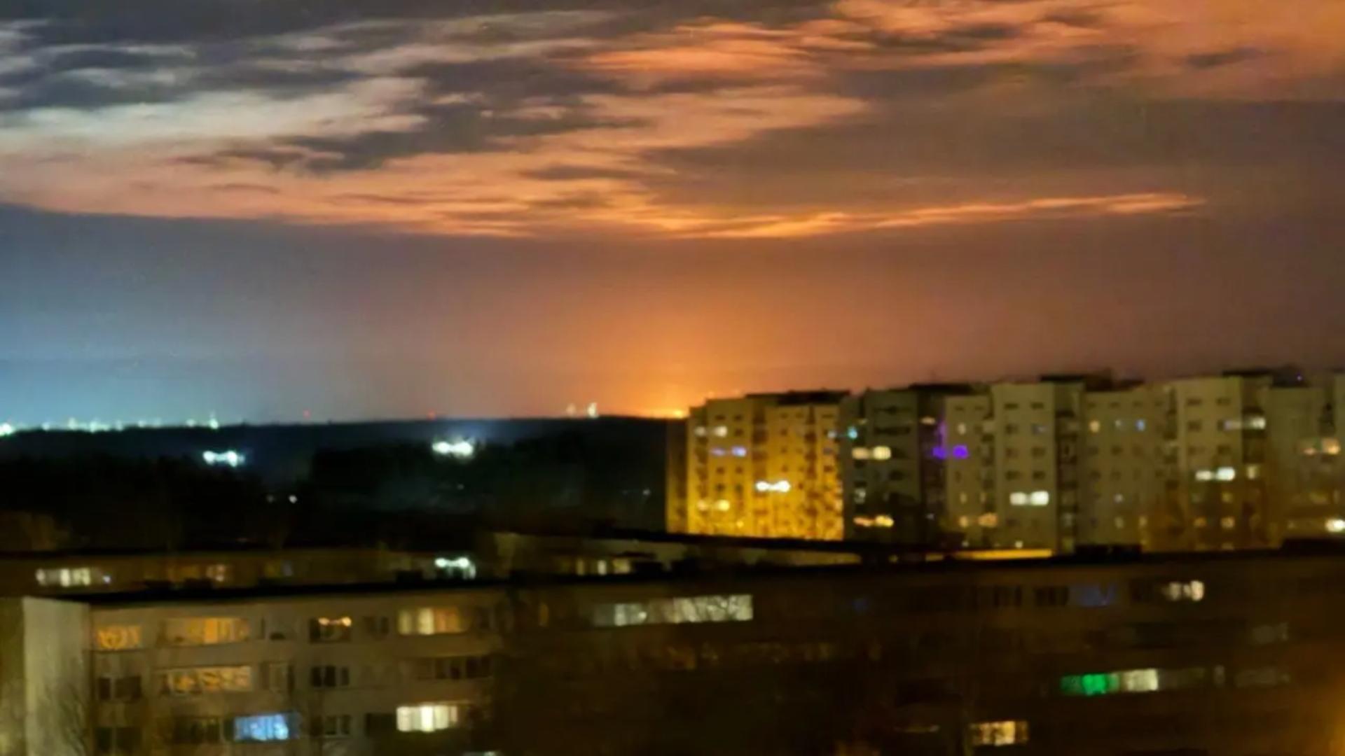 O rafinărie din regiunea Leningrad a fost lovită de drone ucrainene