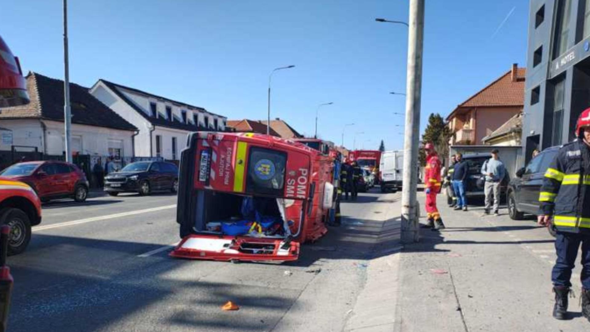 Ambulanță SMURD cu 6 persoane la bord, implicată într-un accident în Sibiu/ ISU SIBIU