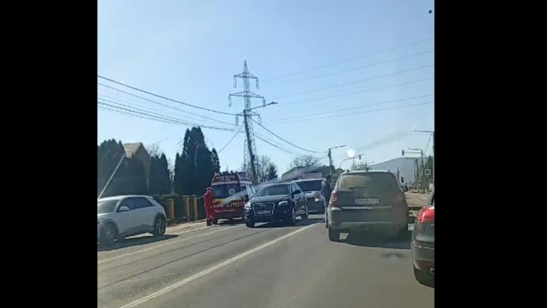 Accident cu 12 persoane în Bistrița-Năsăud: o femeie și doi copii, la spital VIDEO 