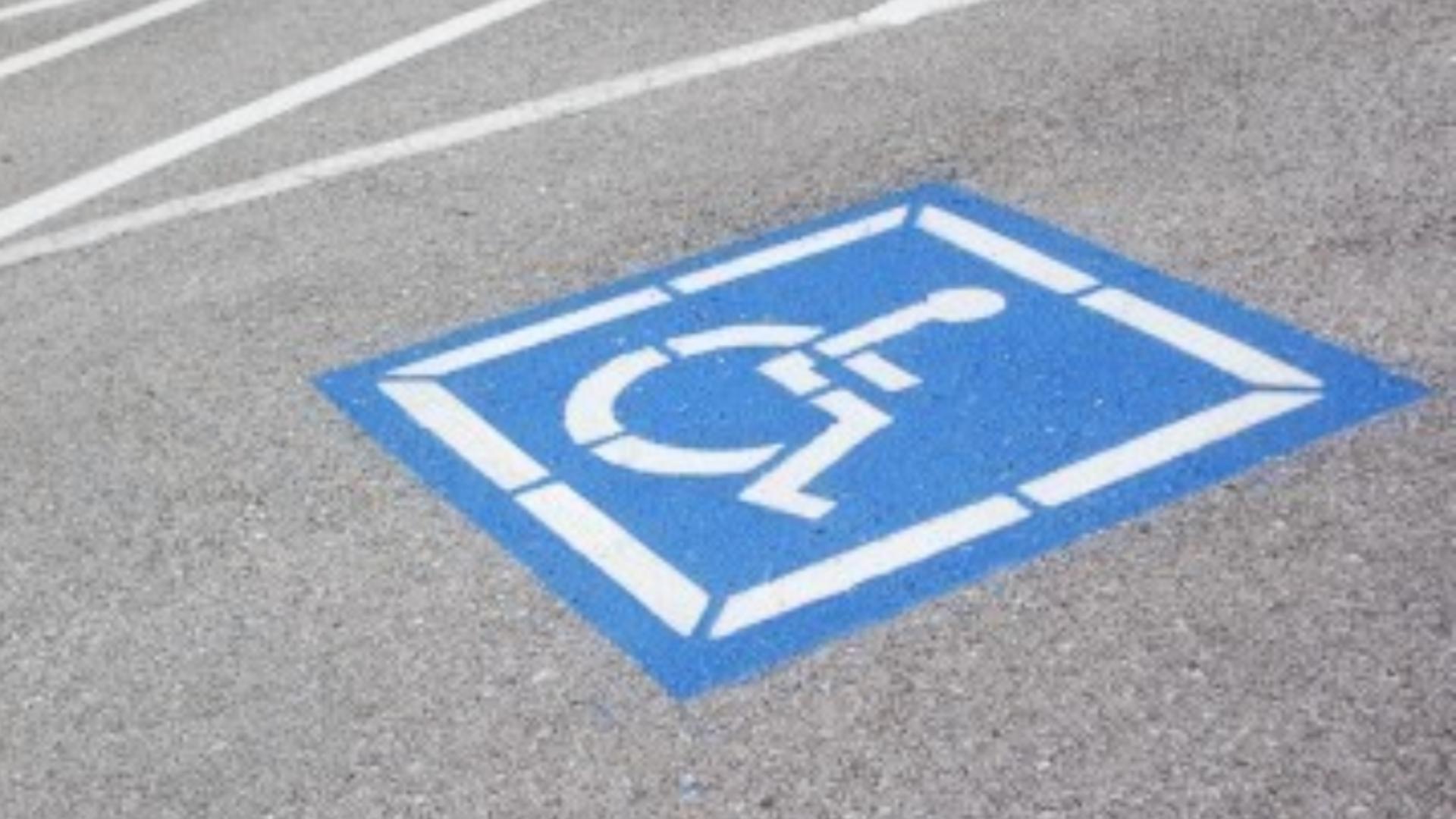 Locuri de parcare gratuite pentru persoanele cu handicap în acest sector din Capitală