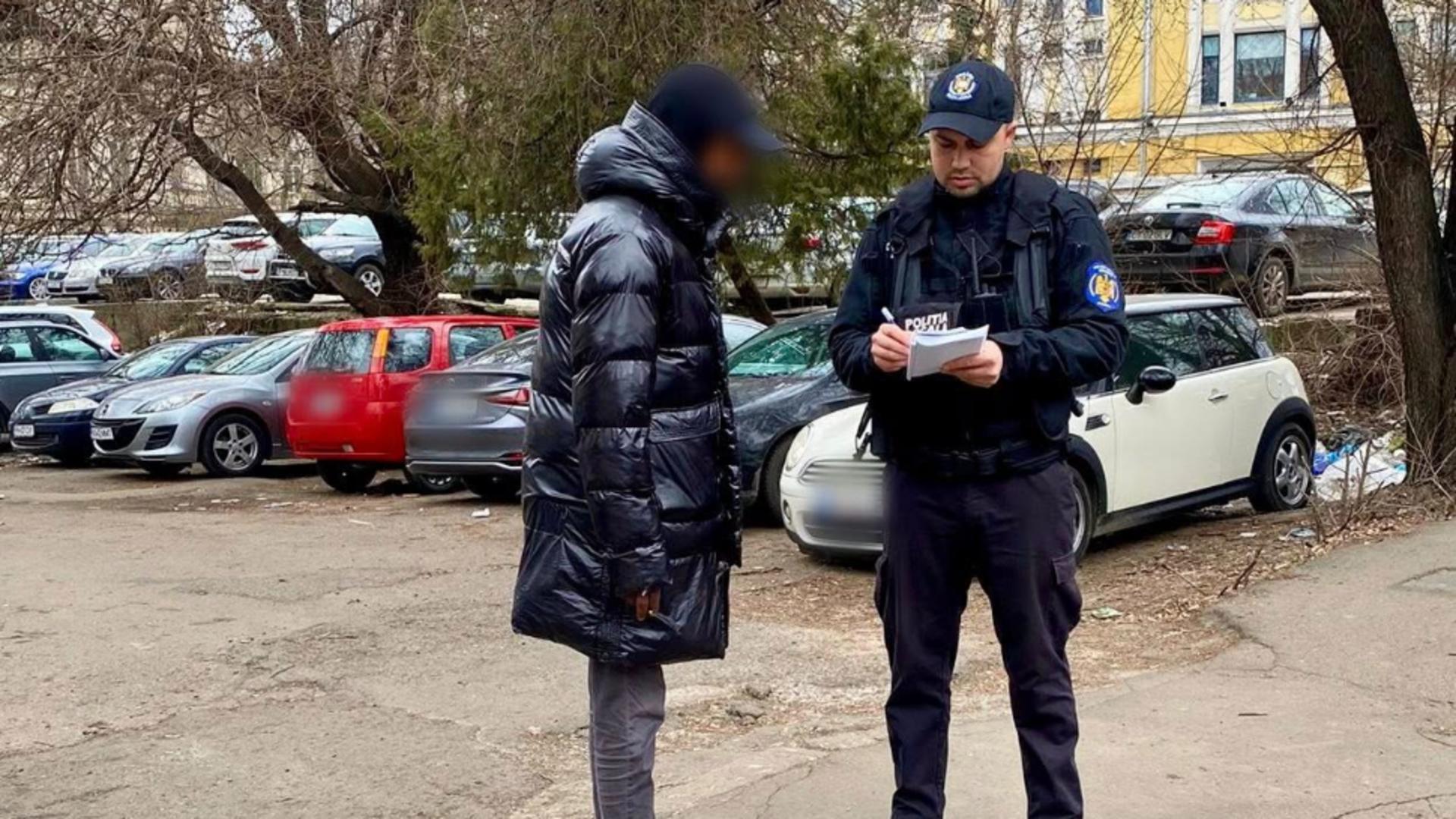 Poliția Locală București avertizează șoferii: „Nu le mai dați bani parcagiilor de ocazie!” Peste 100 de amenzi date în Capitală/ Facebook