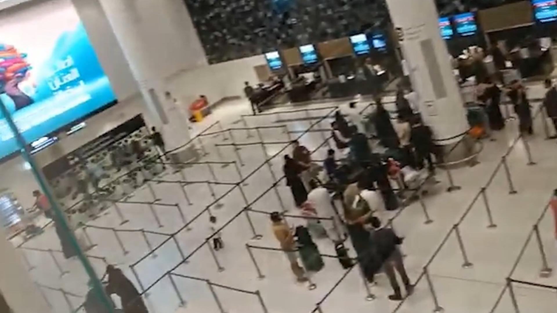 Exodul bogaților din Orient: 350.000 de dolari pentru un loc într-un avion privat/ Captură video