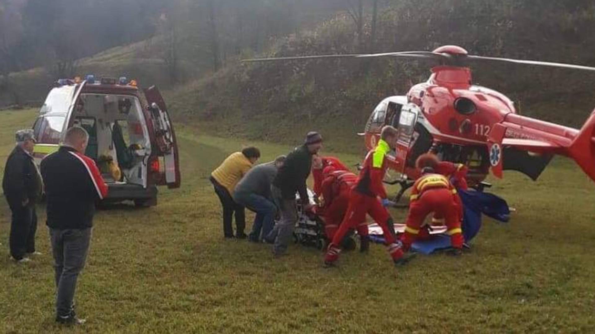 Bărbat în stare gravă după ce a fost lovit de un copac. Sursa foto: Bistrițeanul.ro.