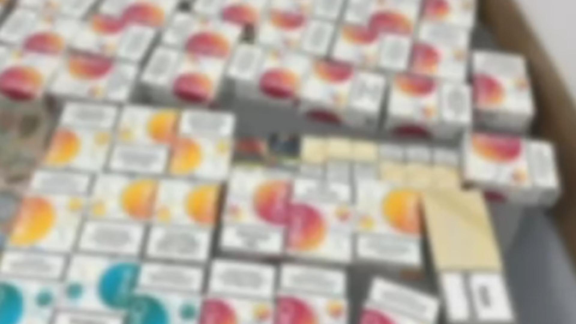 Bărbat prins în flagrant într-un târg din Sectorul 4. Avea la vânzare peste 11.000 de țigarete netimbrate