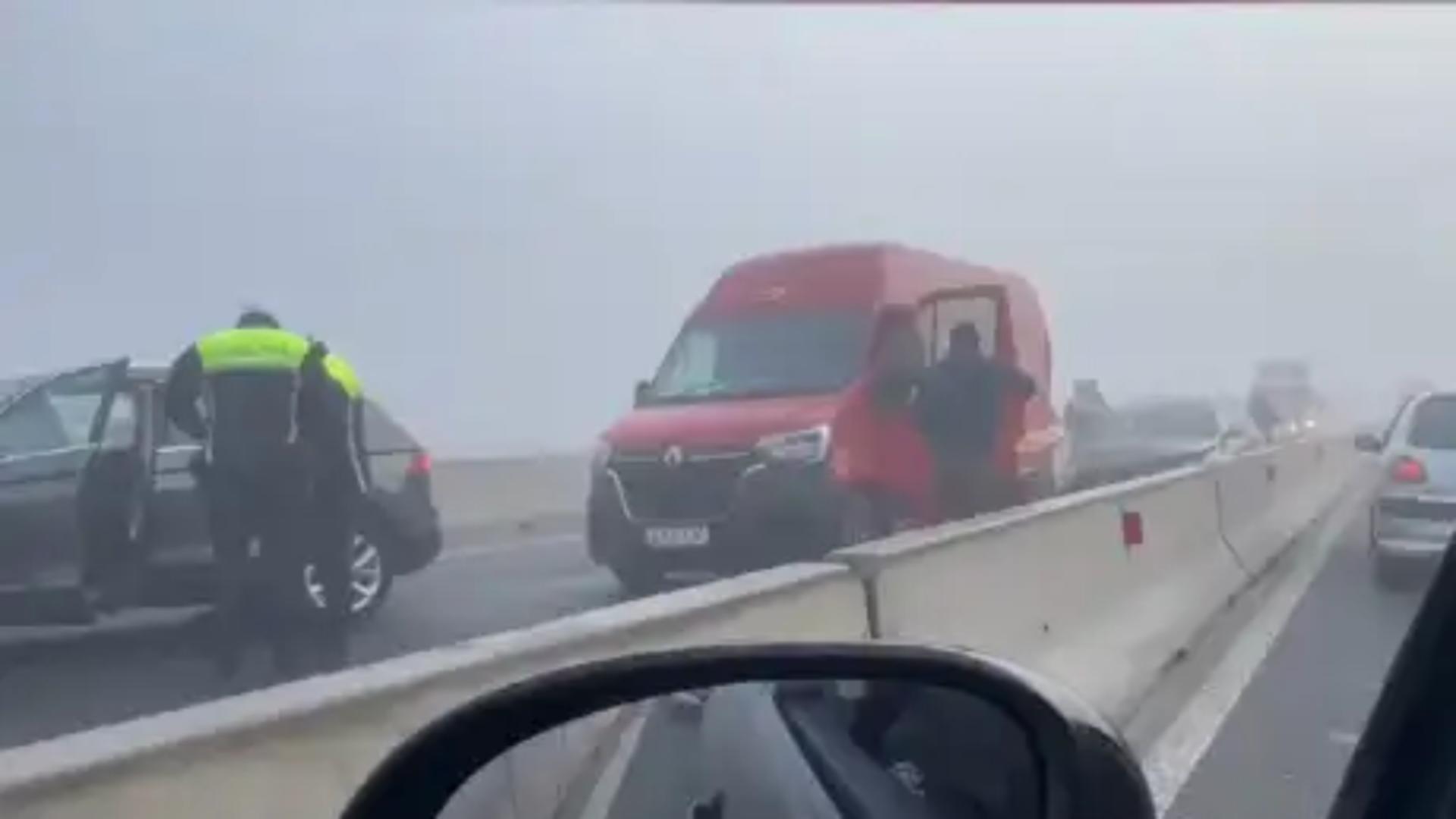 Carambol cu 14 mașini pe DN3, la ieșirea din Constanța. Două persoane au fost rănite